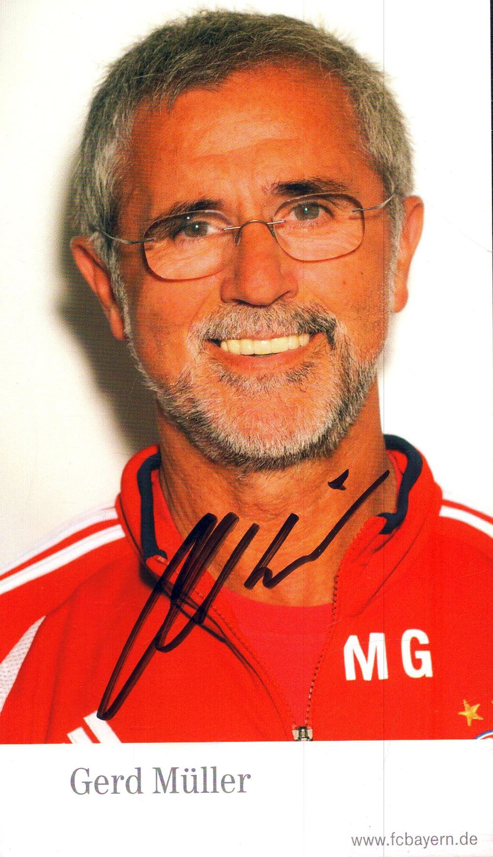 Lot 234: Gerd Muller signed Bayern Munich 6x4inch promo photo.