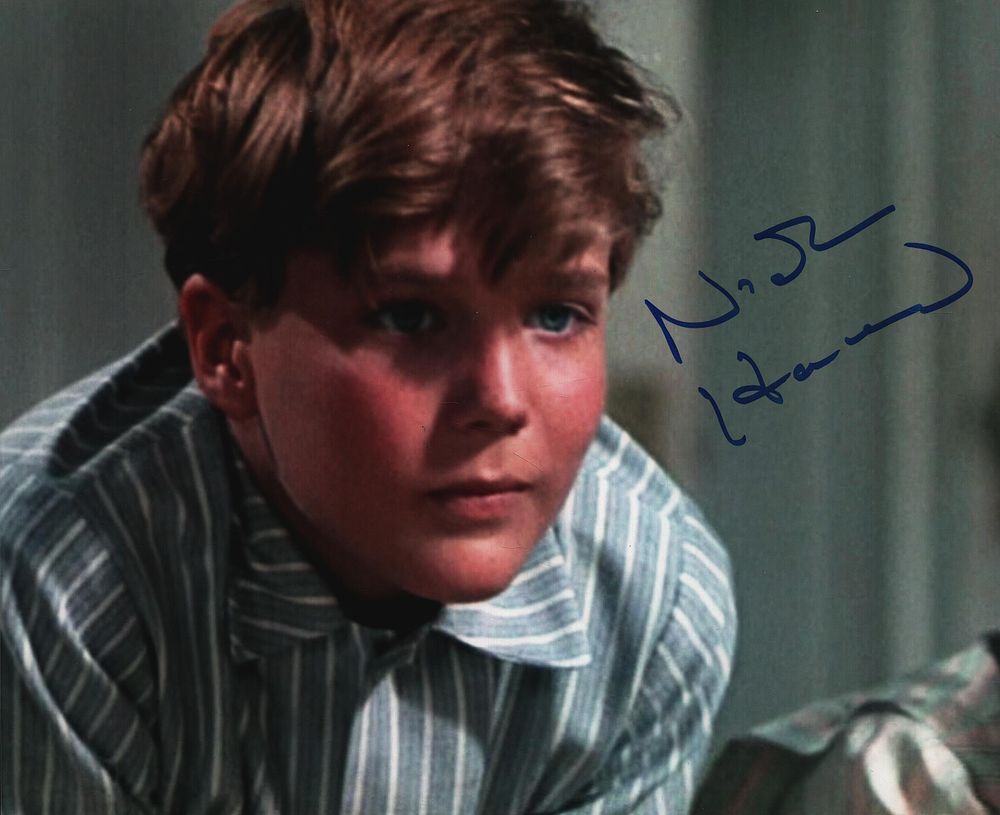 Lot 281: NICHOLAS HAMMOND Actor signed The Sound of Music...
