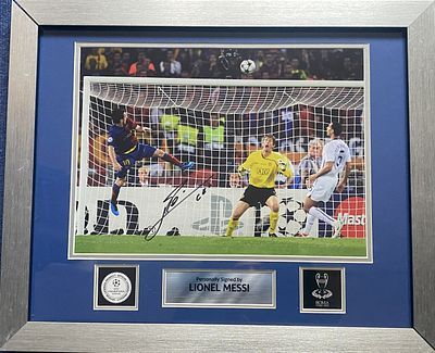 Lot 532: Lionel Messi, personally signed photo, Barcelona, 18/09/2012, Perspex...