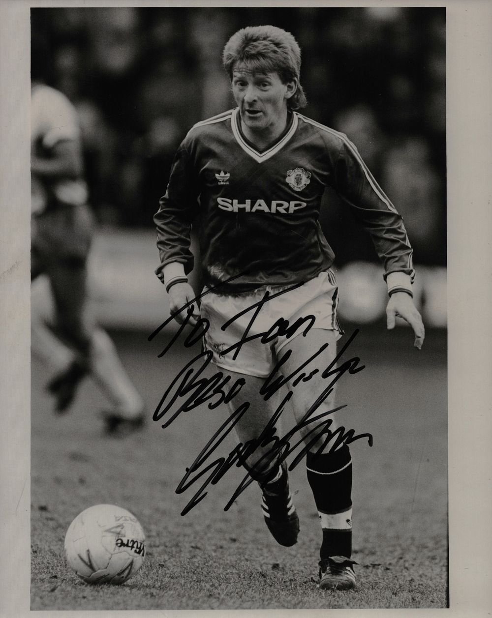 Lot 234: Gordon Strachan signed 10x8inch black and white photo...