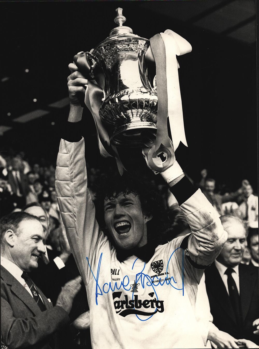 Lot 243: Dave Beasant signed 9x7inch black and white photo...