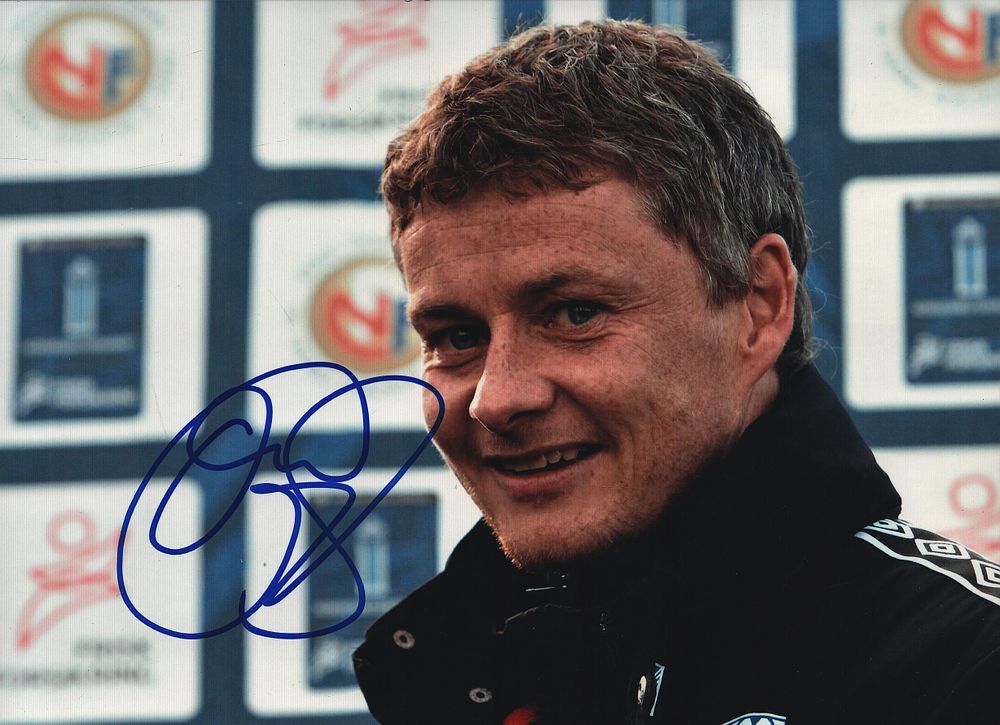 Lot 251: Ole Gunnar Solskjaer signed 8x6inch colour photo.