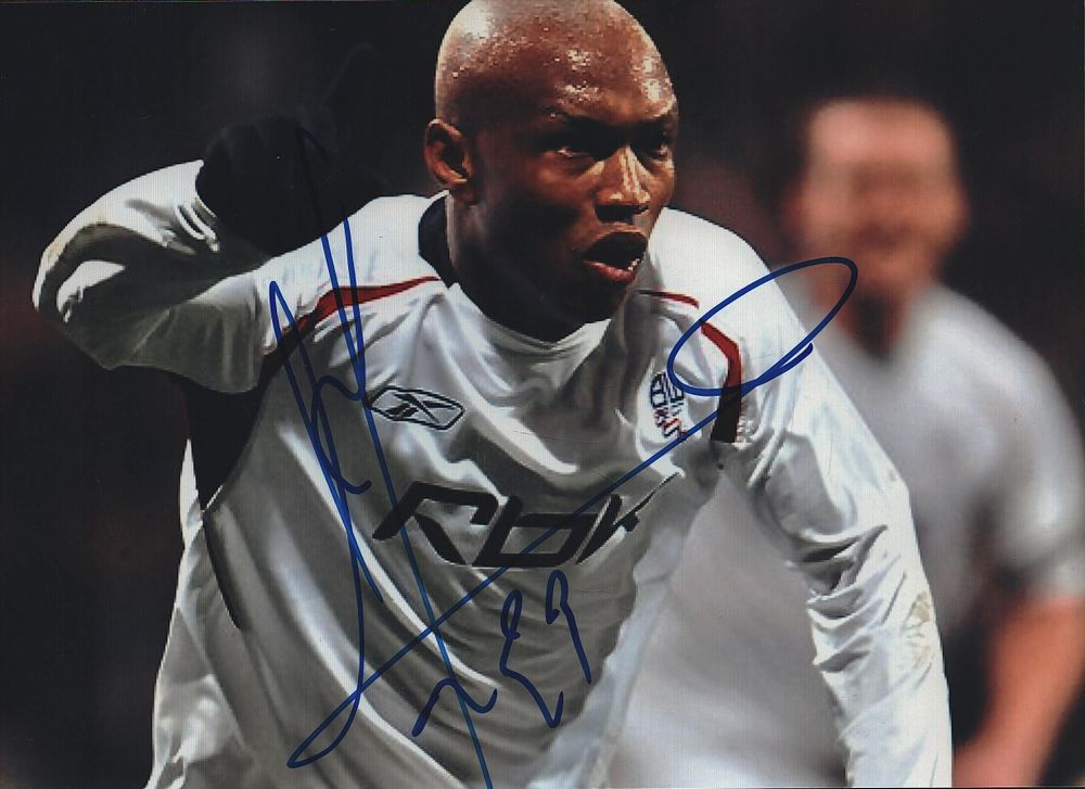 Lot 252: El Hadji Diouf signed 8x6inch colour photo.