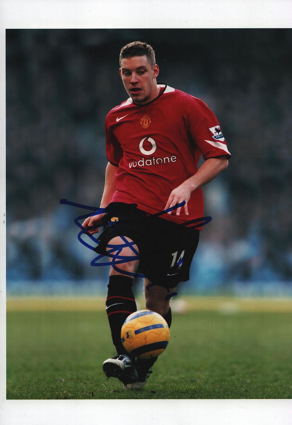 Lot 263: Alan Smith signed 8x6inch colour photo pictured in...