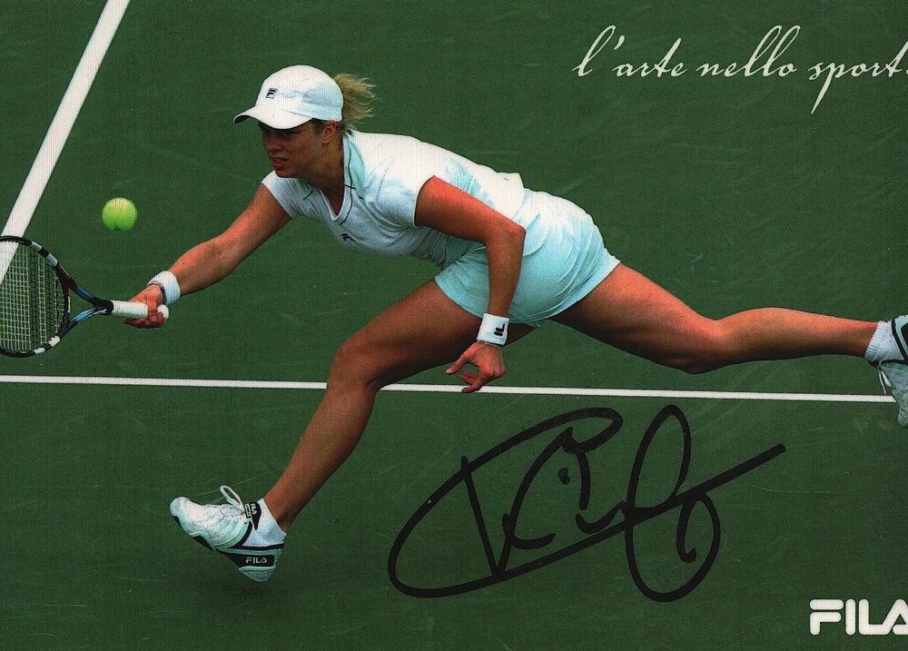 Lot 277: Tennis Kim Clijsters signed 6x4inch promo photo.