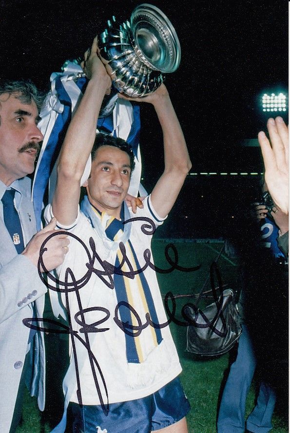 Lot 499: Autographed OSSIE ARDILES 6 x 4 Photograph :...