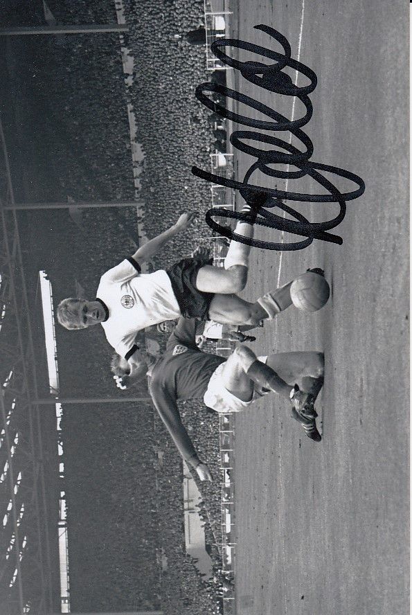 Lot 506: Autographed SIGGI HELD 6 x 4 Photograph :...