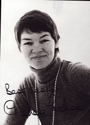 Glenda Jackson signed 6x4inch black and white photo.