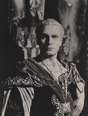 Laurence Olivier signed 10x8inch black and white photo from Hamlet.
