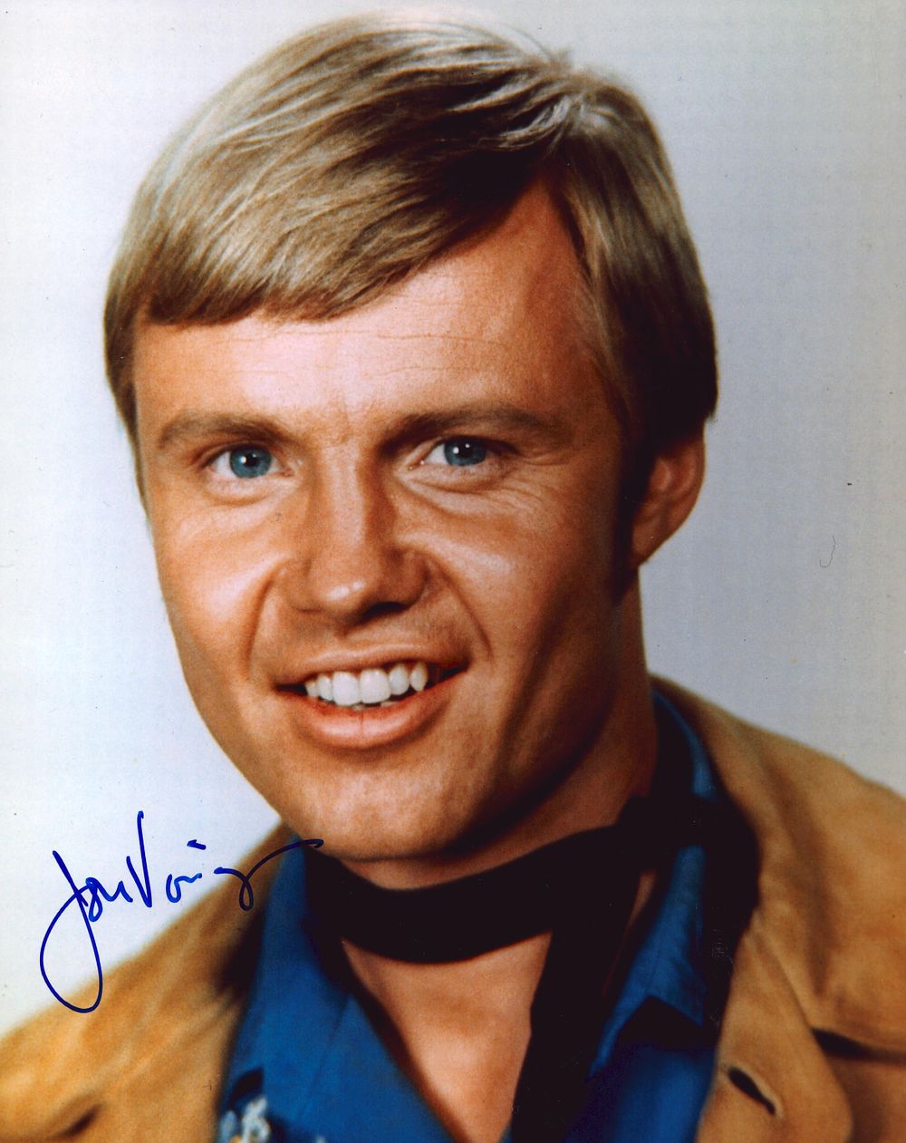 Lot 157: Jon Voight signed 10x8inch colour photo.