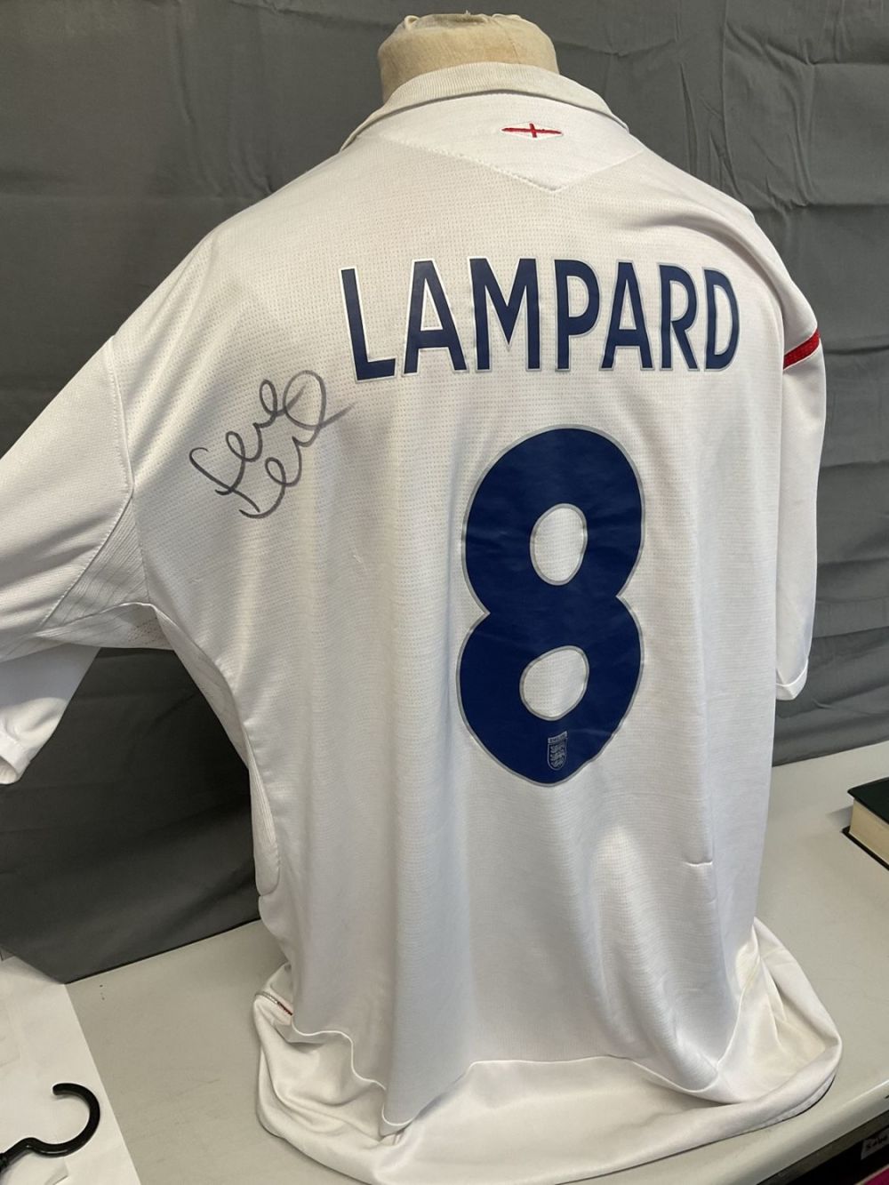 Lot 207: Football Frank Lampard signed Match issued England shirt...