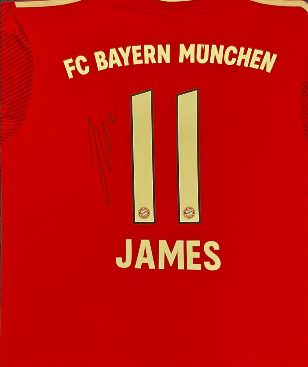 Lot 214: Football James Rodríguez signed Bayern Munich number 11...