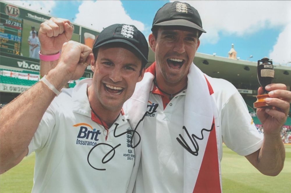 Lot 218: Cricket Andrew Strauss and Kevin Pietersen signed 12x8...