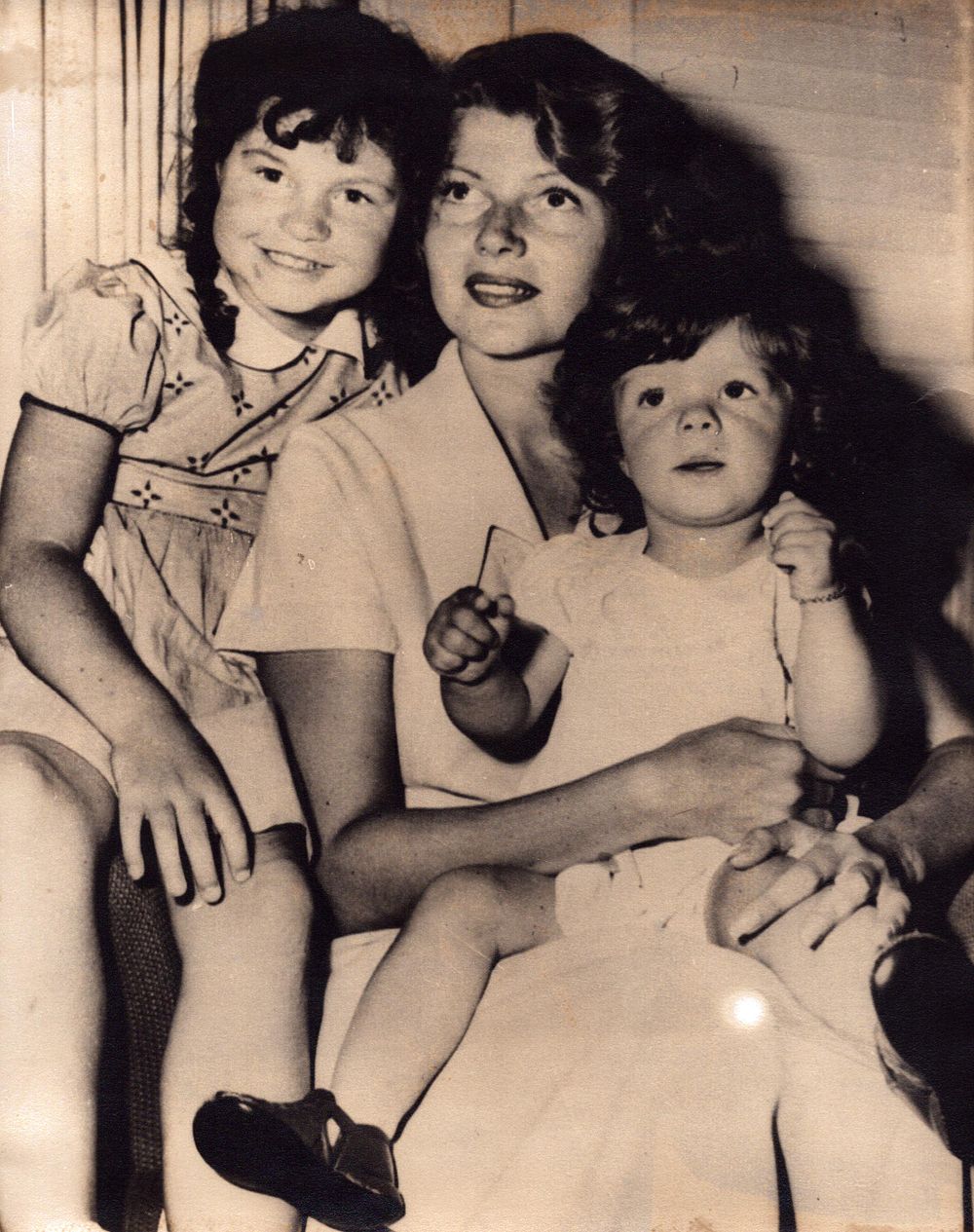 Lot 436: Unsigned 10x8inch B&W photograph of Rita Hayworth with...