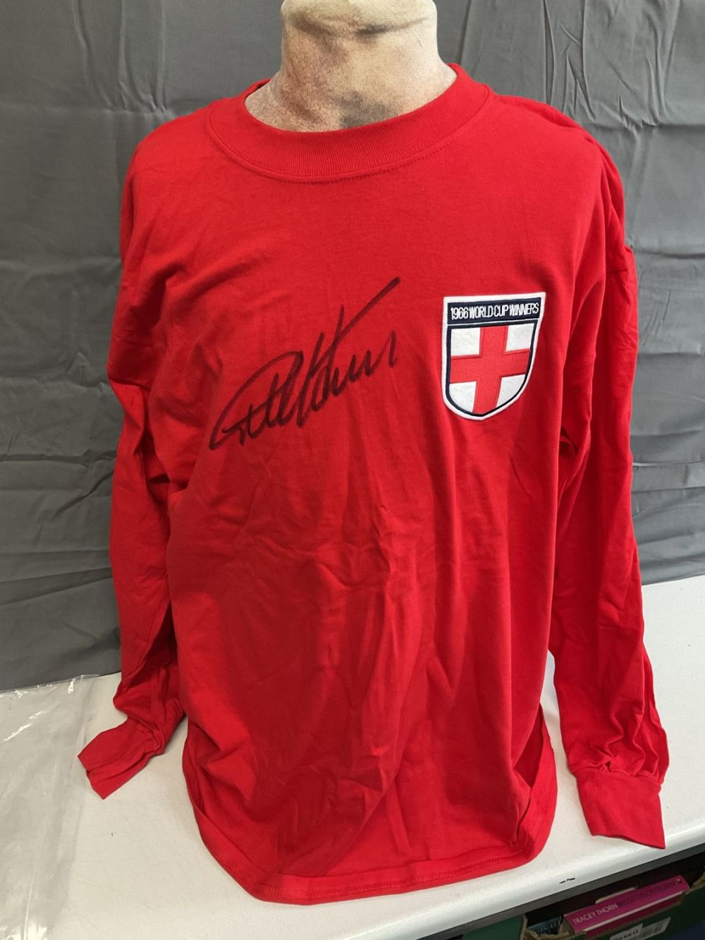 Lot 259: Geoff Hurst signed England 1966 World Cup winners...