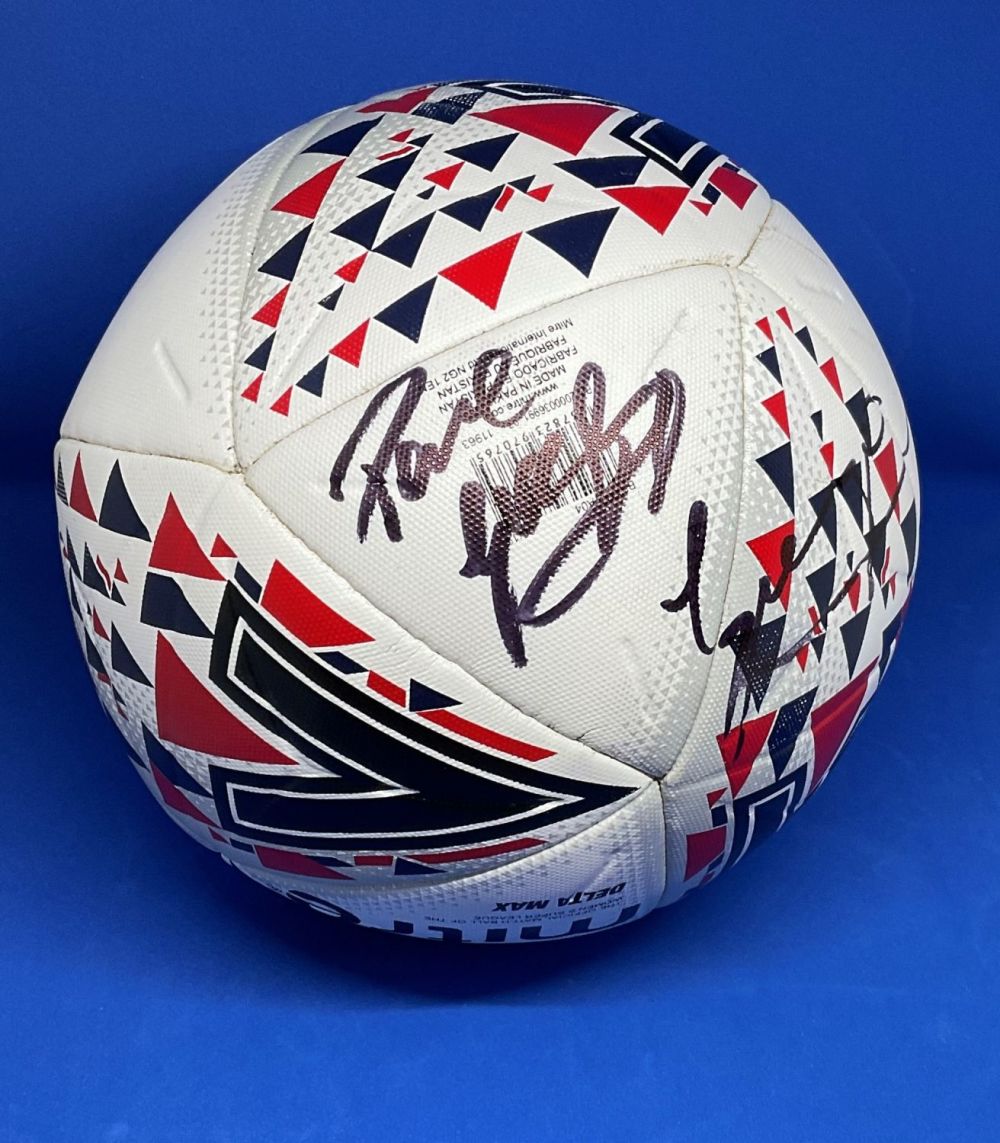 Lot 262: Football Paul Gascoigne signed Mitre Delta Max size...