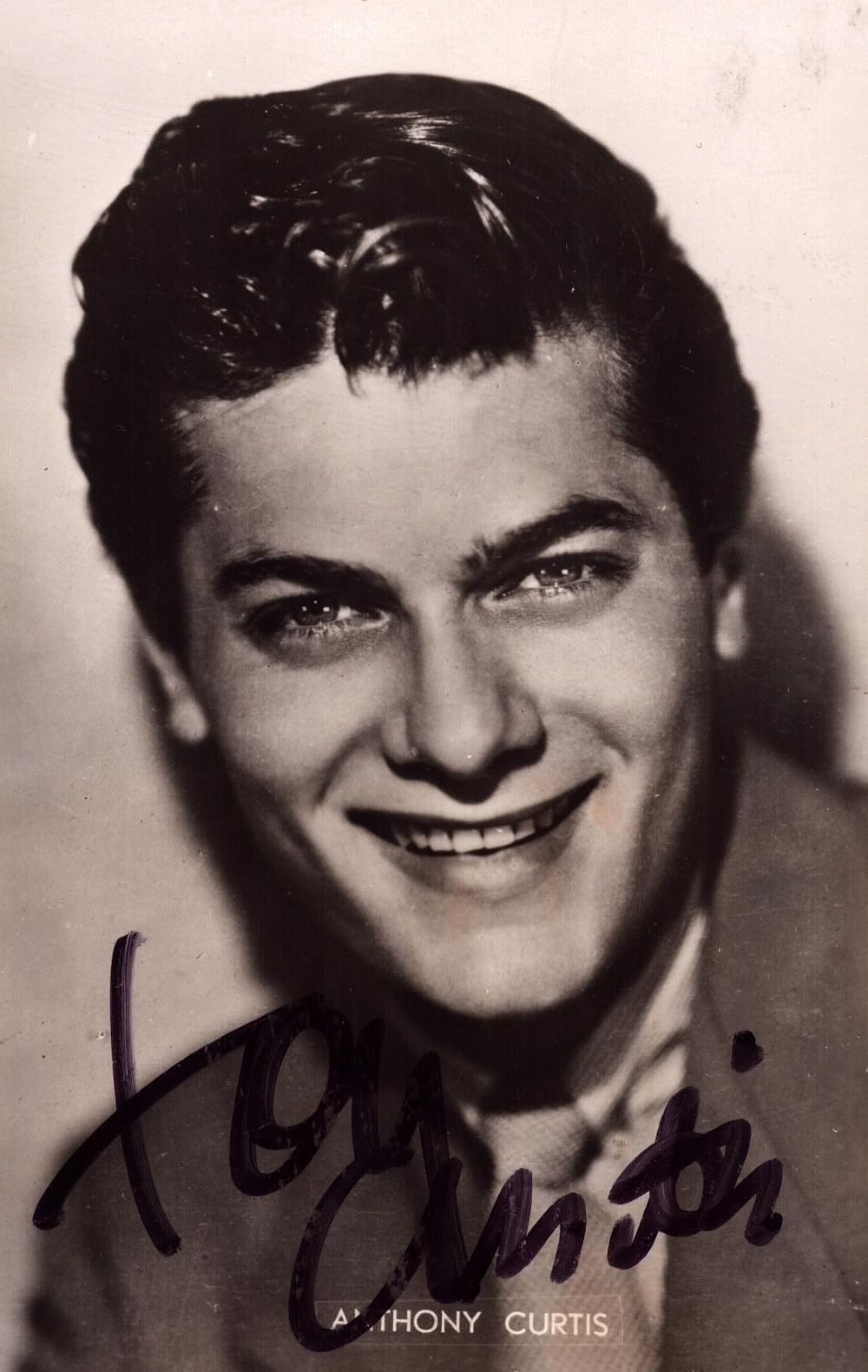 Lot 300: TONY CURTIS (1925-2010) Actor signed vintage Photo .