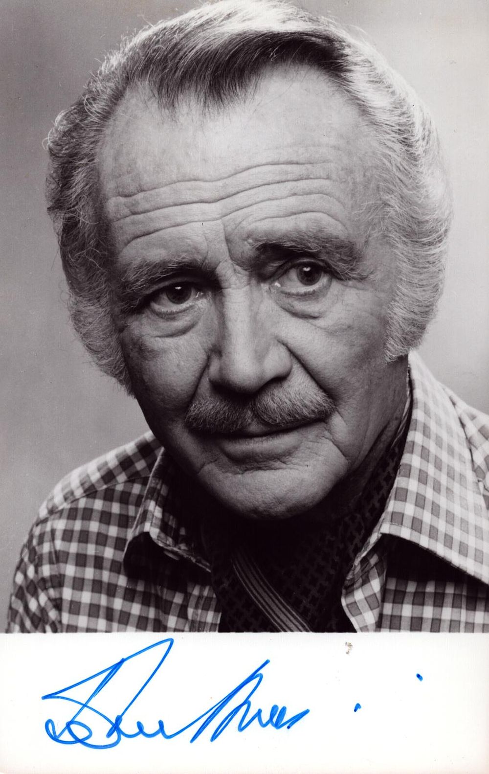 Lot 321: JOHN MILLS (1908-2005) Actor signed Photo .