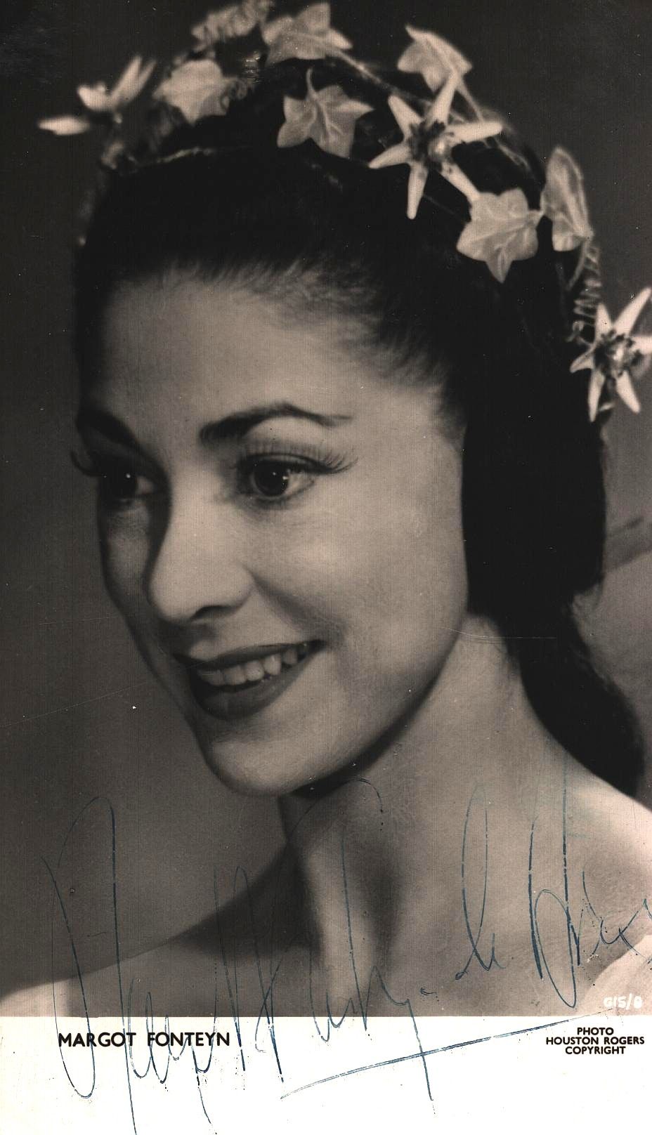 Lot 357: Margot Fonteyn signed 6x4inch black and white photo.