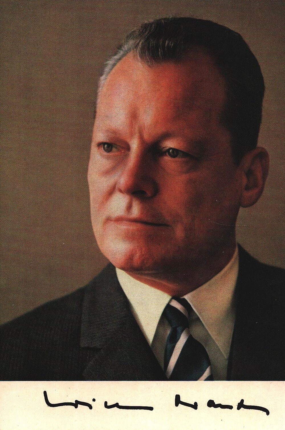 Lot 372: Willy Brandt signed 6x4inch colour photo.