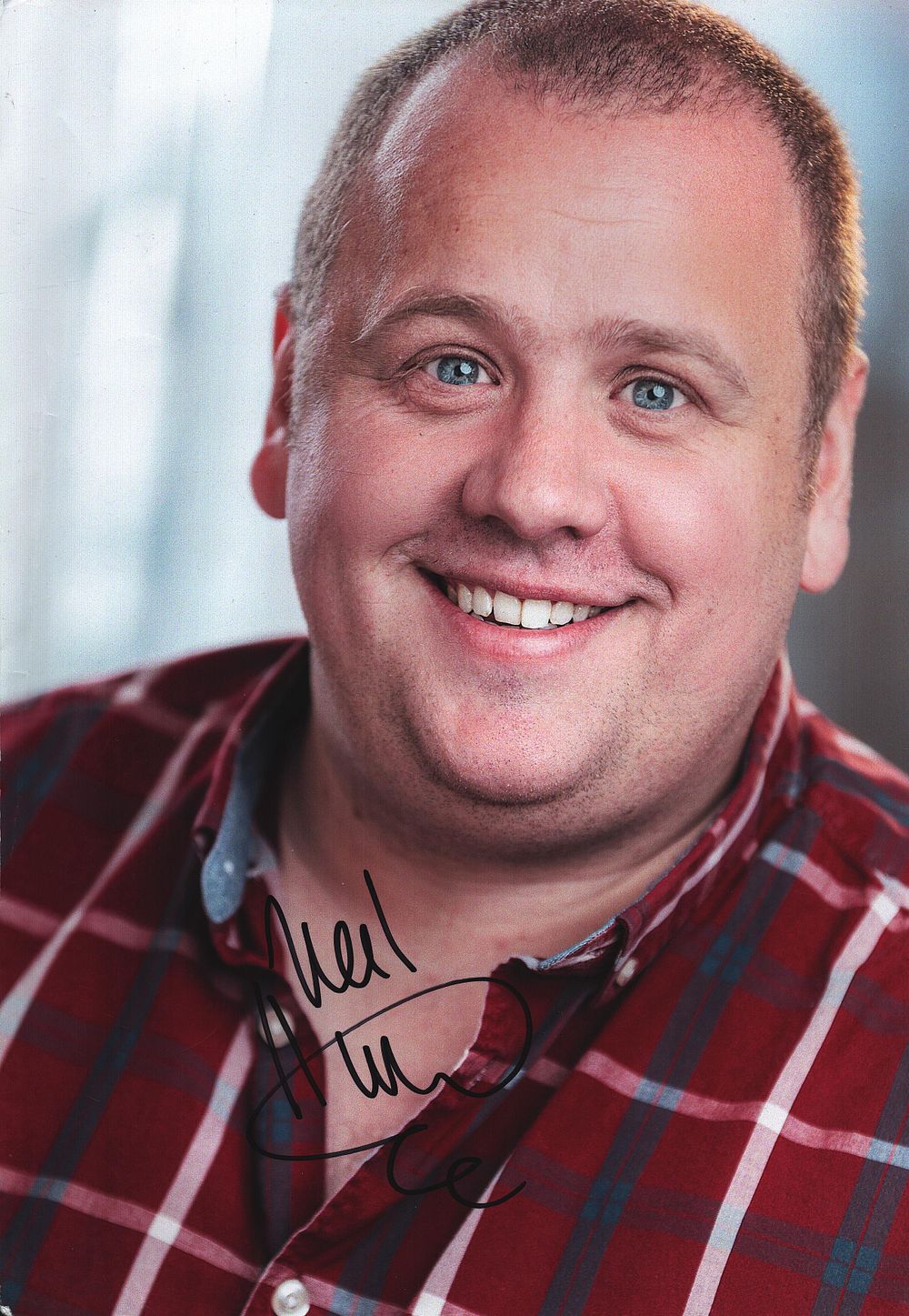 Lot 421: Neil Hurst signed 12x8inch colour photo.