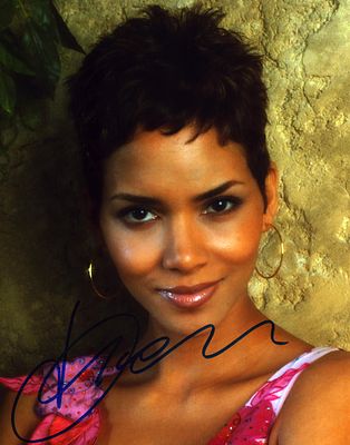 Halle Berry signed 10x8inch colour photo.