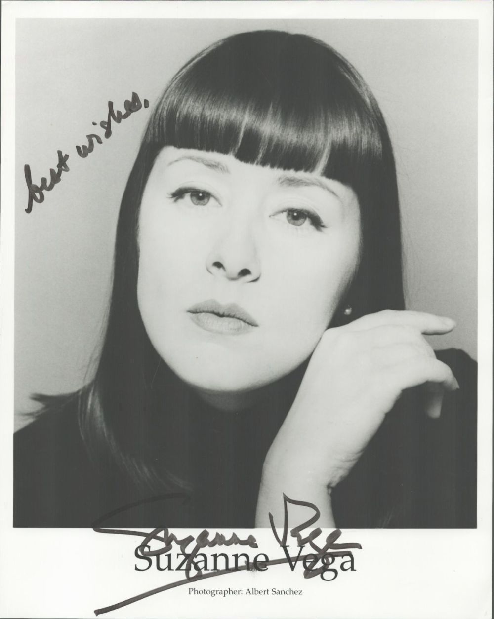 Lot 363: Singer, Suzanne Vega signed 10x8 black and white...