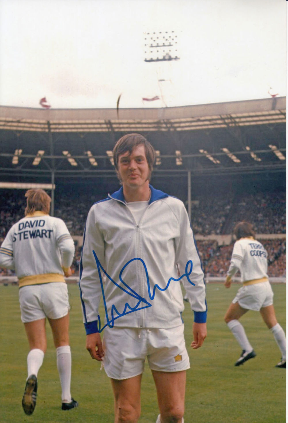 Lot 401: Autographed DUNCAN McKENZIE 12 x 8 photo -...