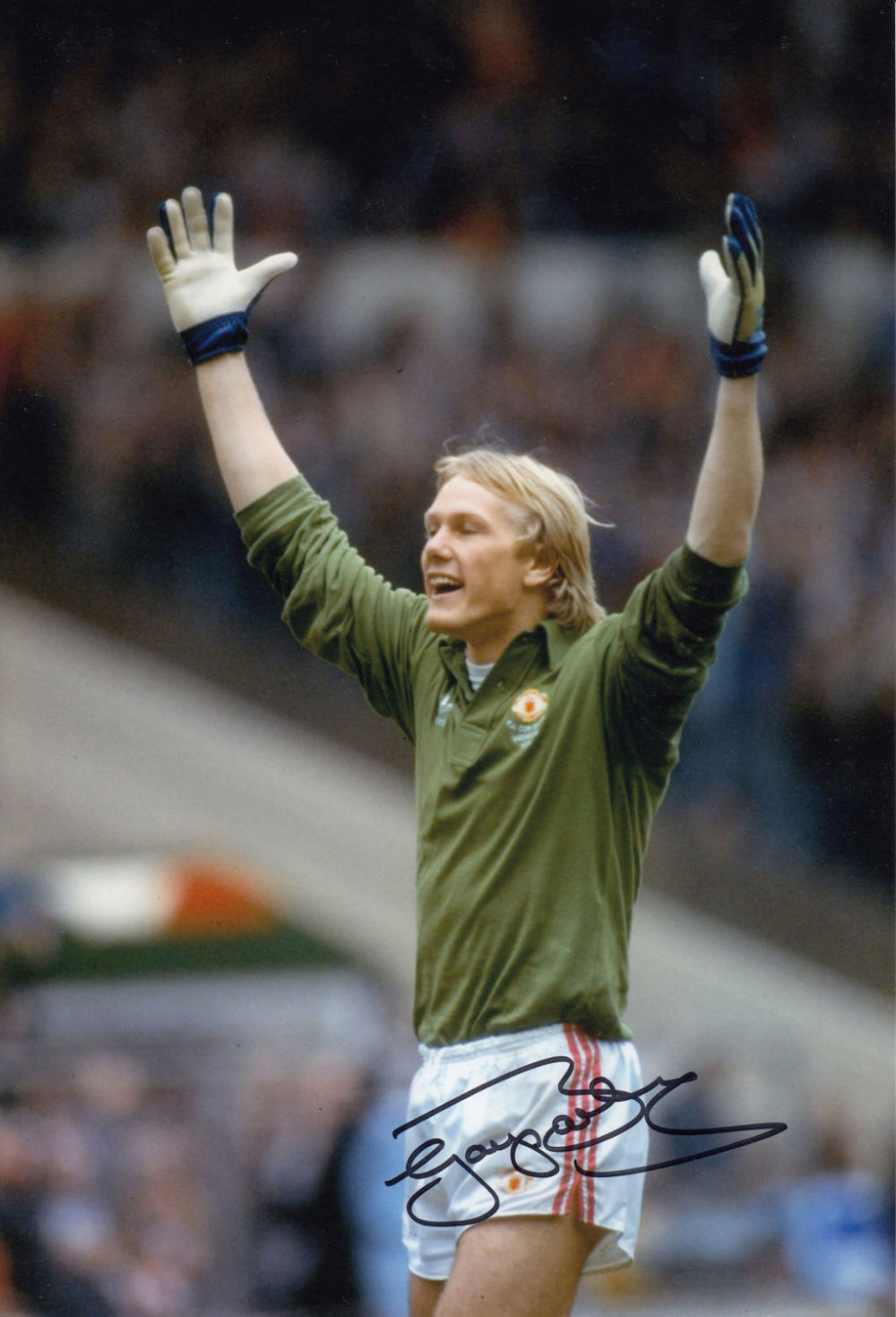 Lot 406: Autographed GARY BAILEY 12 x 8 photo -...