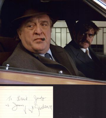 Vincent Gardenia signed card with unsigned 10x8inch colour photo.