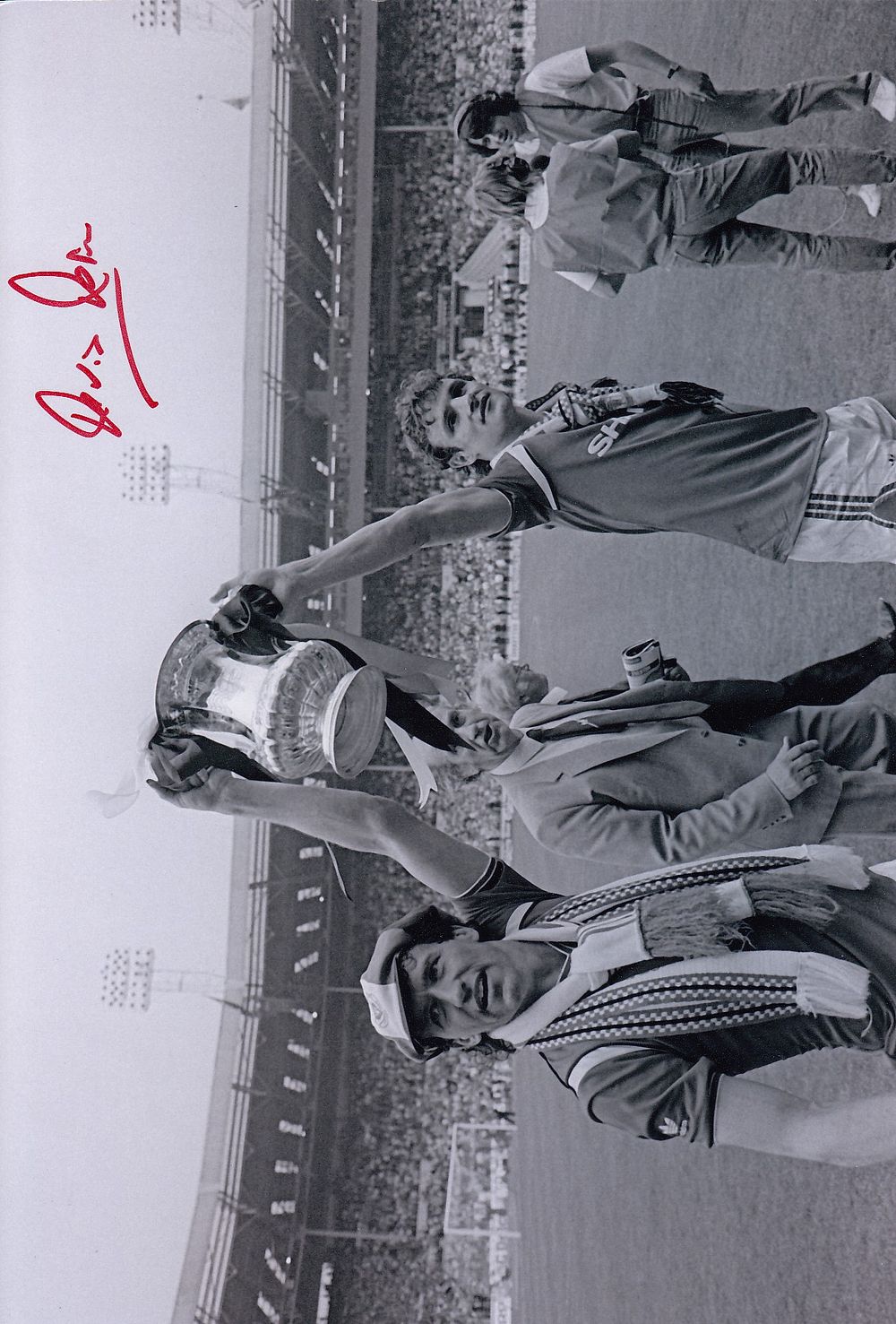 Lot 186: Autographed KEVIN MORAN 12 x 8 Photograph: Man,...