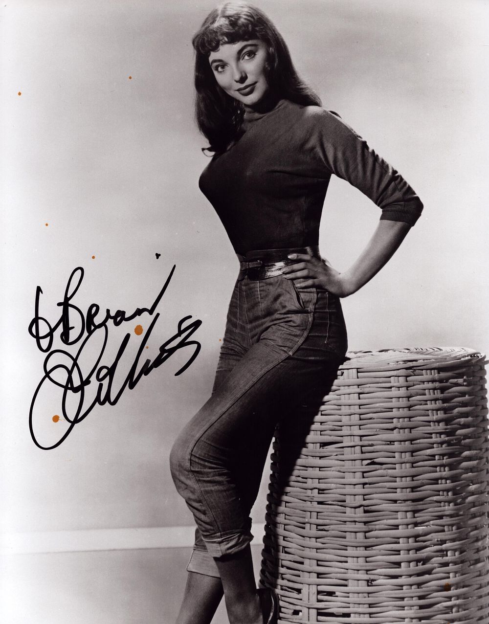 Lot 237: JOAN COLLINS Actress signed 8x10 Photo.