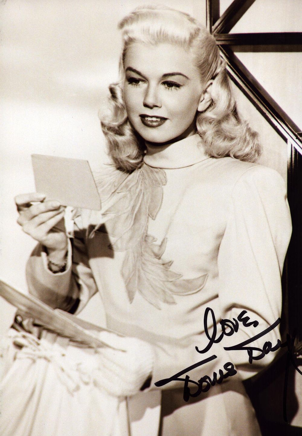 Lot 241: DORIS DAY (1922-2019) Actress signed vintage Photo.