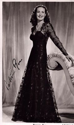 PATRICIA ROC (1915-2003) Actress signed vintage Postcard Photo
