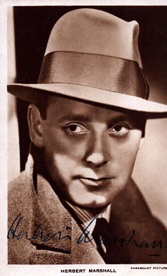 HERBERT MARSHALL (1890-1966) Actor signed vintage Postcard Photo