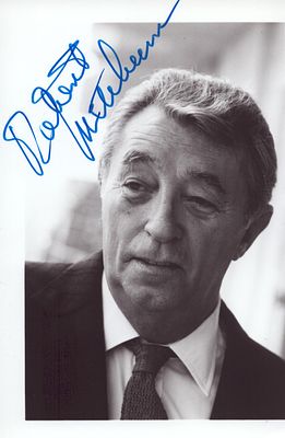 ROBERT MITCHUM (1917-1997) Actor signed Photo.