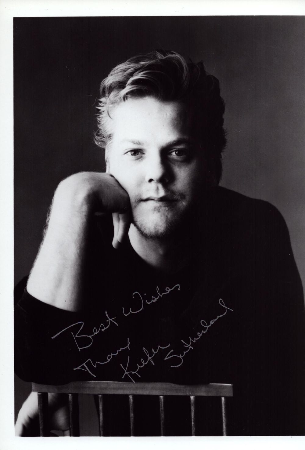 Lot 273: KIEFER SUTHERLAND Actor signed Photo.