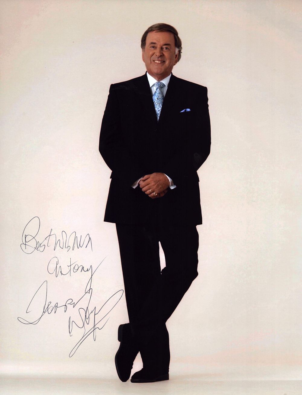 Lot 283: Sir Terry Wogan signed 8x10 colour photo. Dedicated.