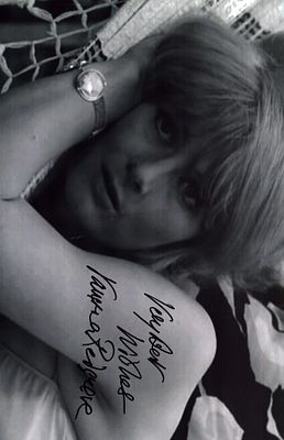 Vanessa Redgrave signed 8x12 black and white photo.