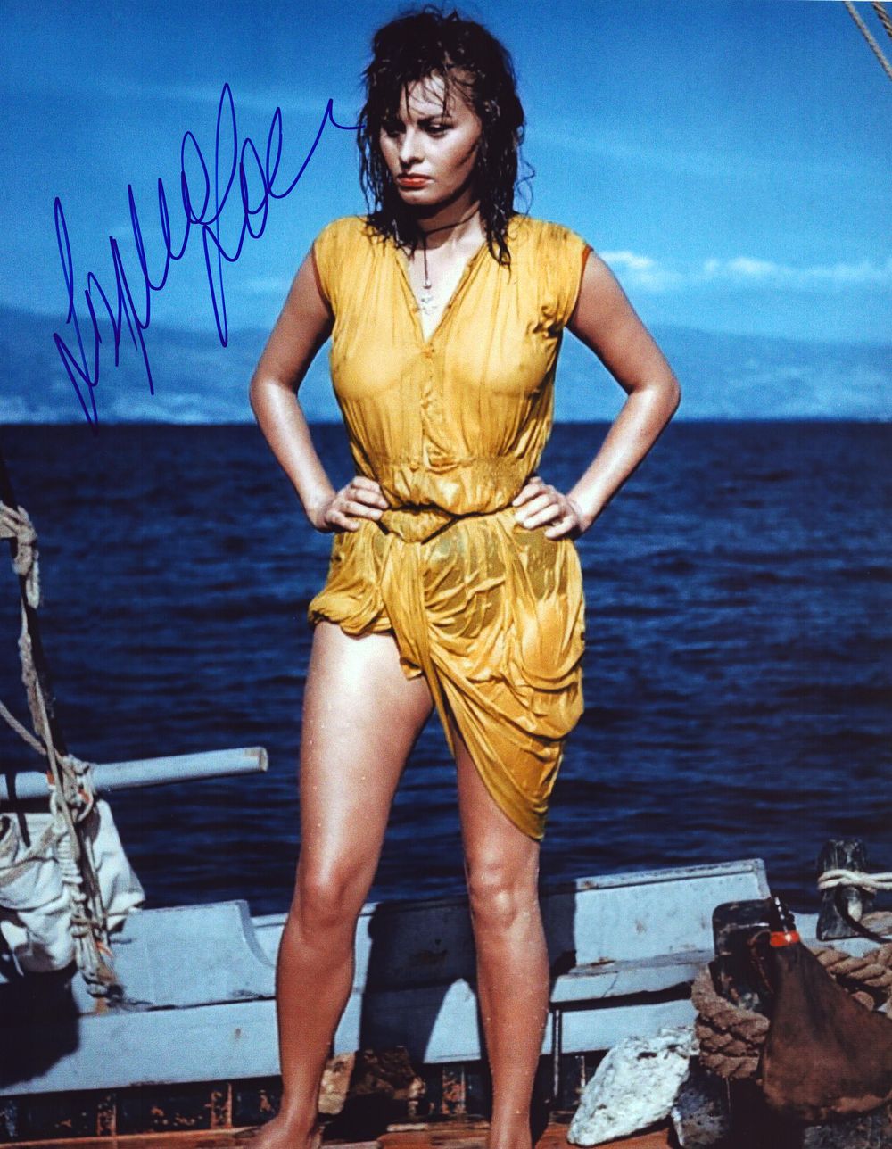 Lot 332: Sophia Loren signed 8x10 colour photo.