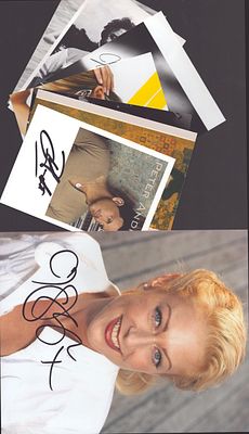 Music collection of 13 signed photos inlcuding Carrie Underwood, Dannii Minogue, Gerry Marsden 