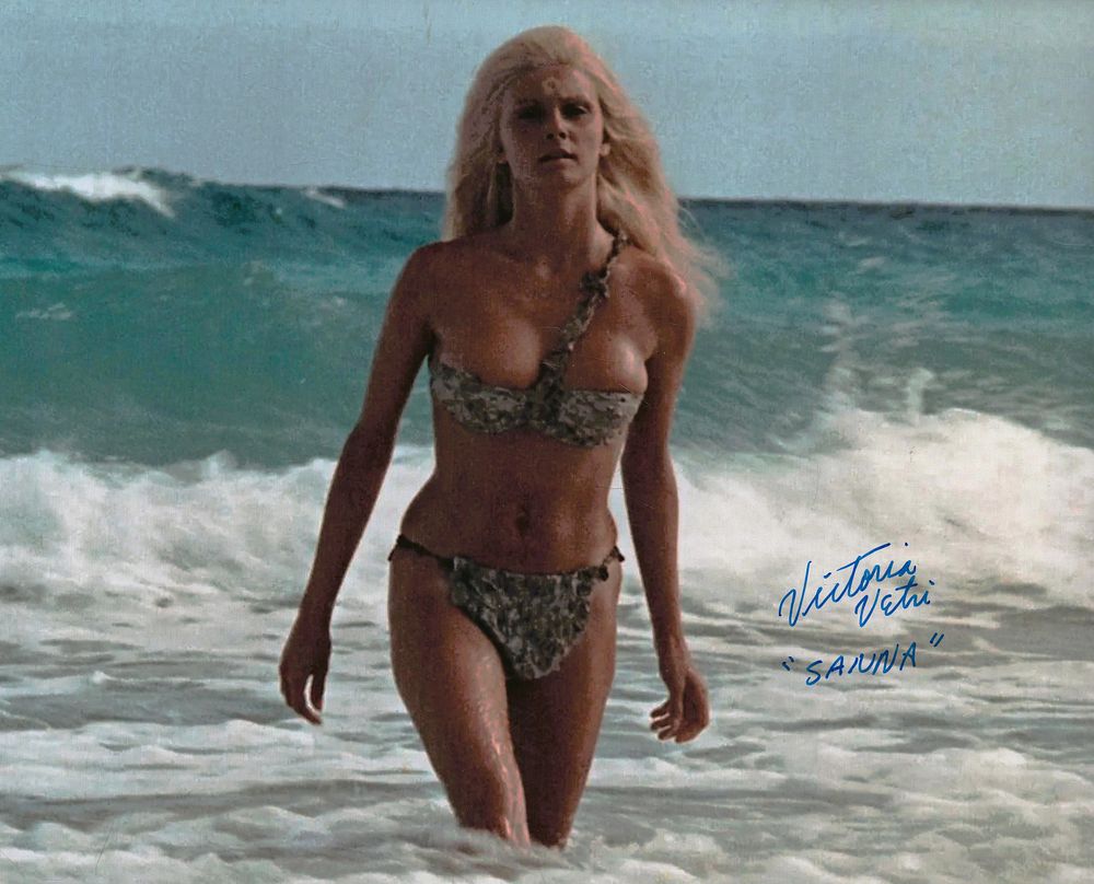Lot 159: Victoria Venti signed 10X8 inch colour photo.