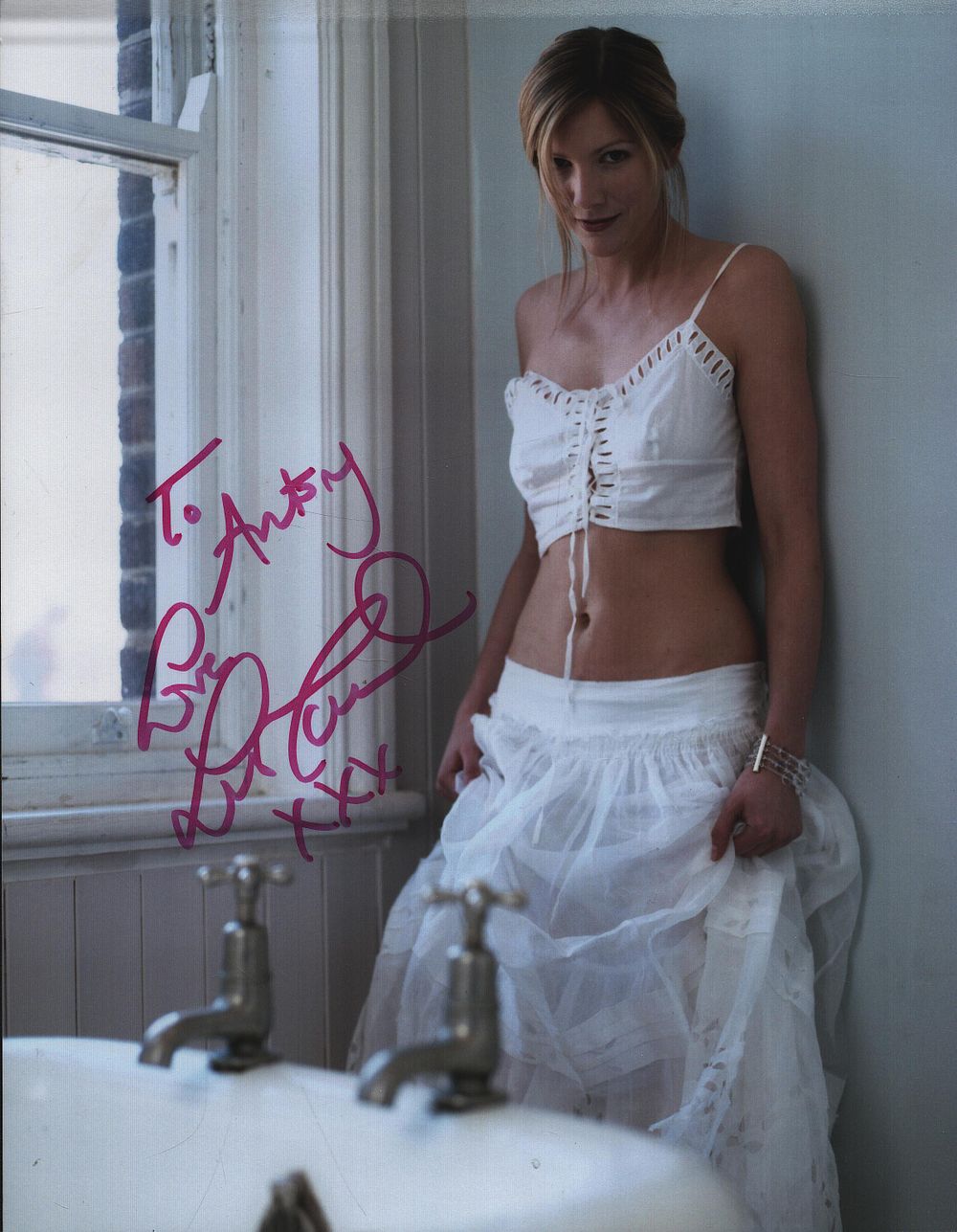 Lot 175: Lisa Faulkner Signed 10X8 inch colour photo dedicated.