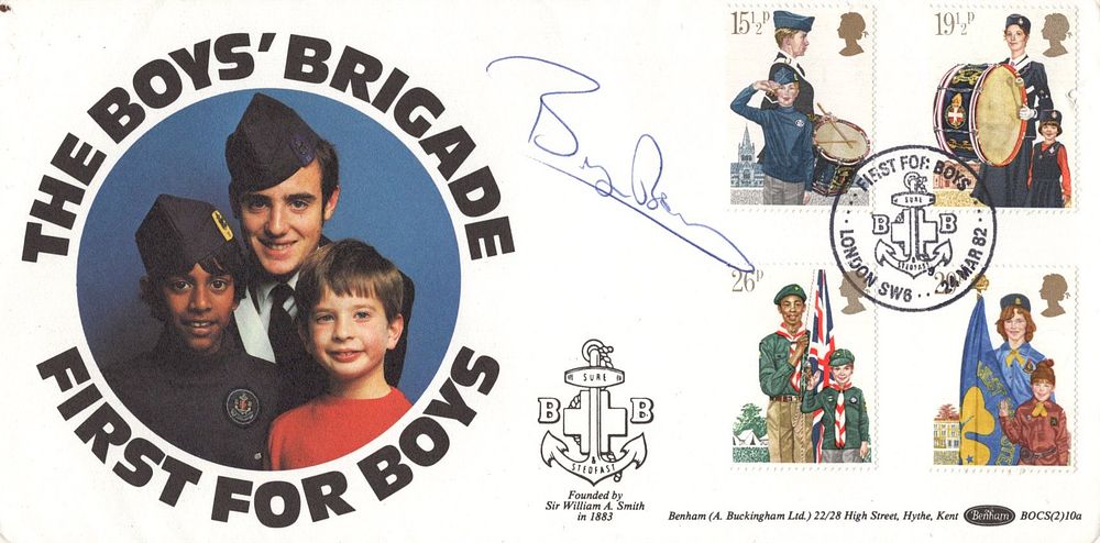 Lot 533: Manchester United and England captain Bryan Robson signed...