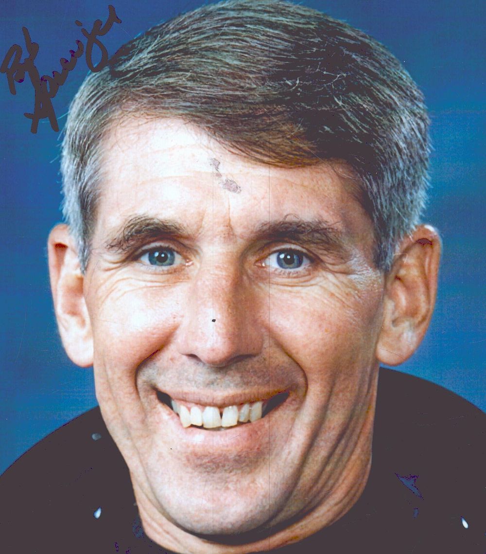 Lot 572: Robert springer signed 6X4 inch colour photo astronaut.