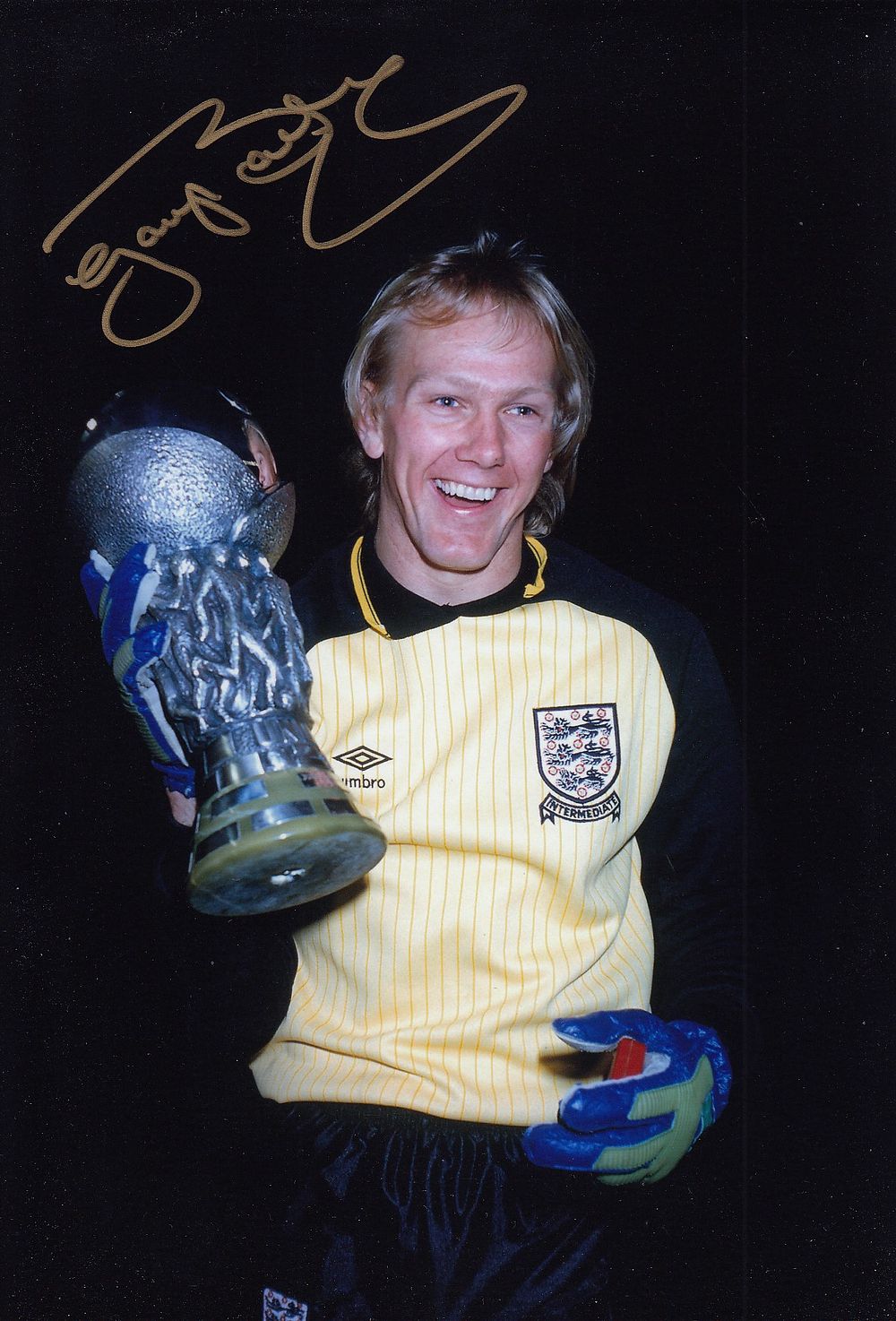 Lot 290: Autographed GARY BAILEY 12 x 8 Photograph :...