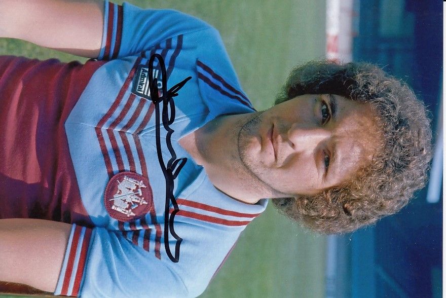 Lot 571: Autographed JOHN McDOWELL 6 x 4 Photograph :...