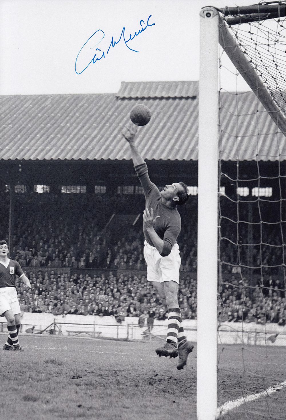 Lot 574: Autographed GILBERT MERRICK 12 x 8 Photograph :...