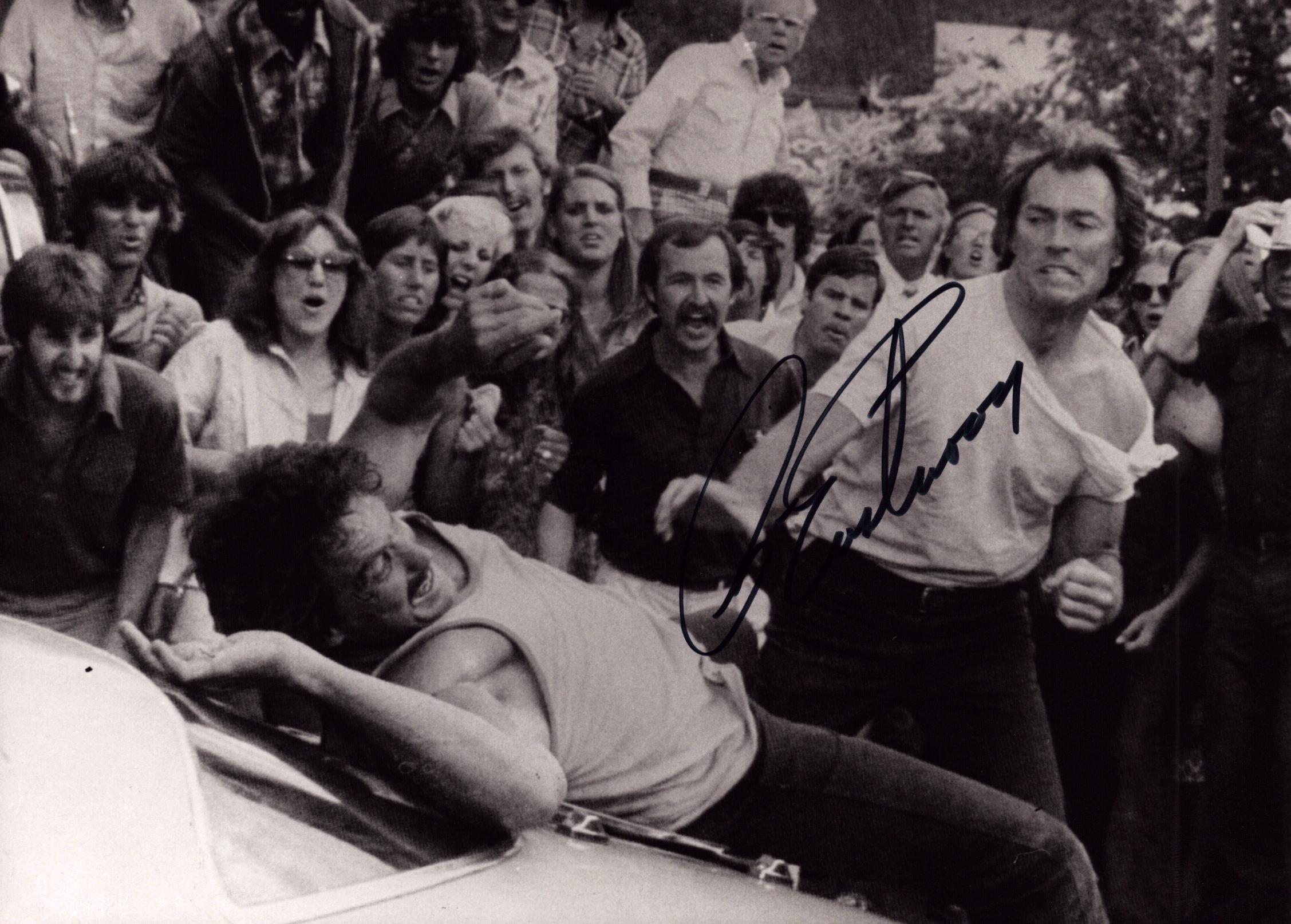 CLINT EASTWOOD Actor signed 1980 Any Which Way Press Photo
