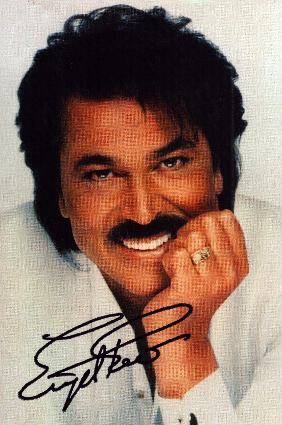 ENGELBERT HUMPERDINCK Singer signed Photo